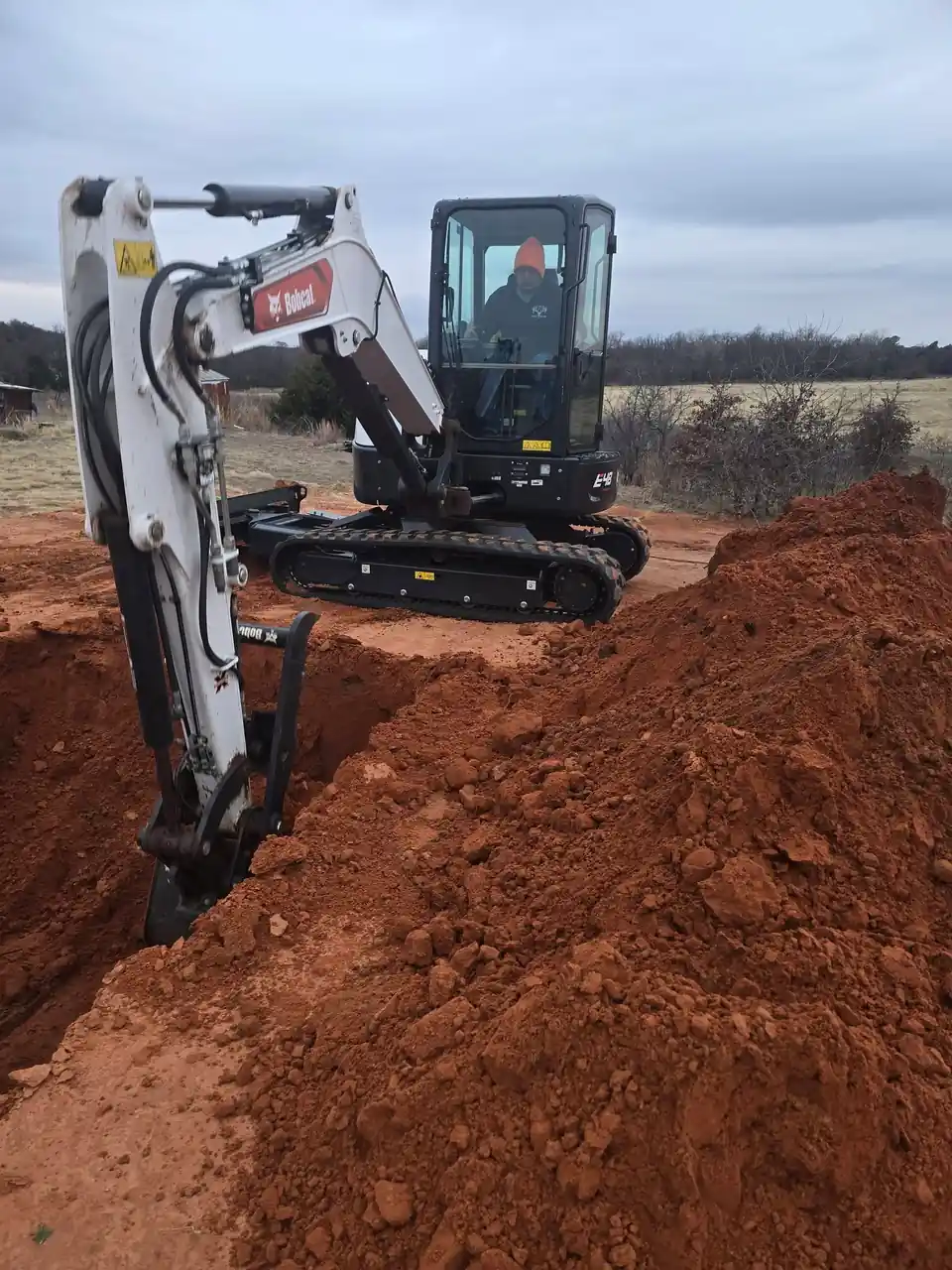 Large excavator working on Oklahoma jobsite